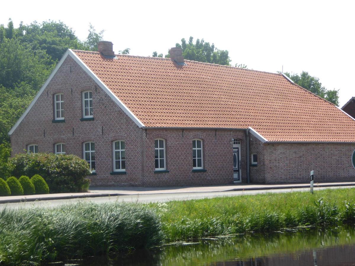 Ferienwohnung Elise Im Gulfhof Am Kanal Grossefehn Luaran gambar